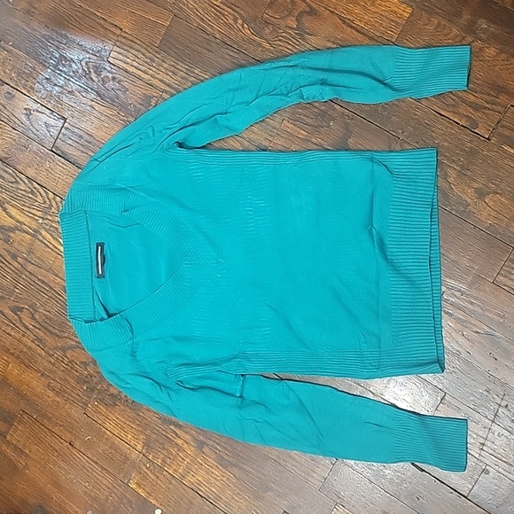 Express Deep V sweater - Picture 3 of 10